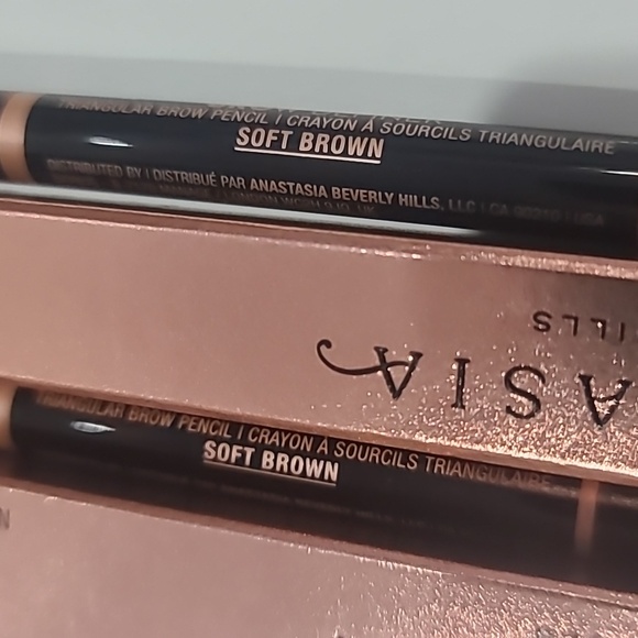 41% SALE 💛2 Anastasia SOFT BROWN Brow Definer Triangular Brow Pencils ✨BNIBs - Picture 15 of 15